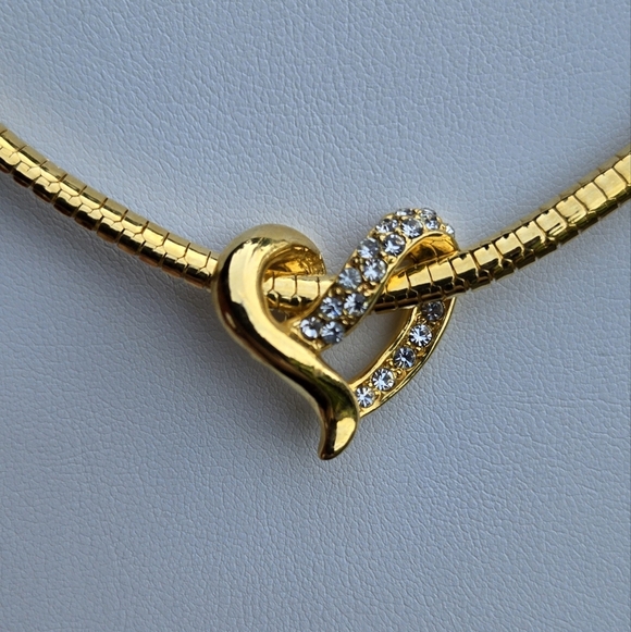 Avon Vlegant Gold Tone Heart Rehnistones Collar Necklace - Picture 8 of 17